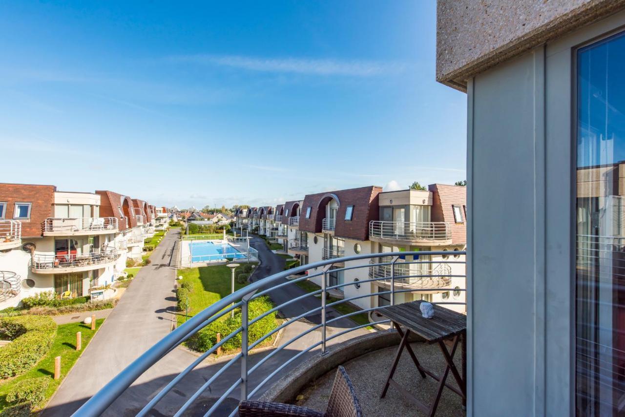 Modern Apartment With Terrace & Public Pool Bredene Exteriér fotografie