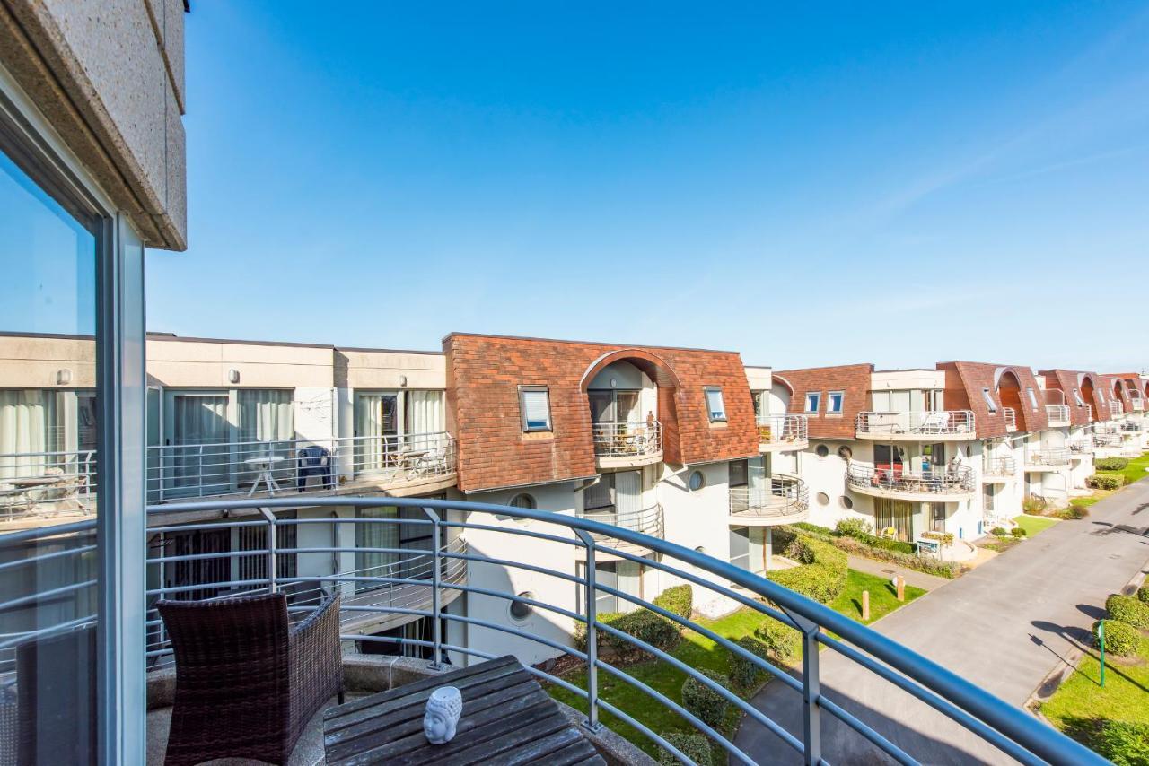 Modern Apartment With Terrace & Public Pool Bredene Exteriér fotografie